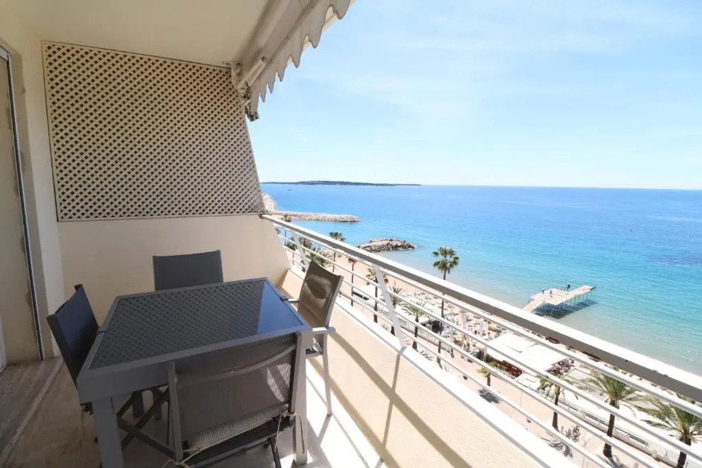 Amazing Sea View 2 Bedroom Front of the Beach 303