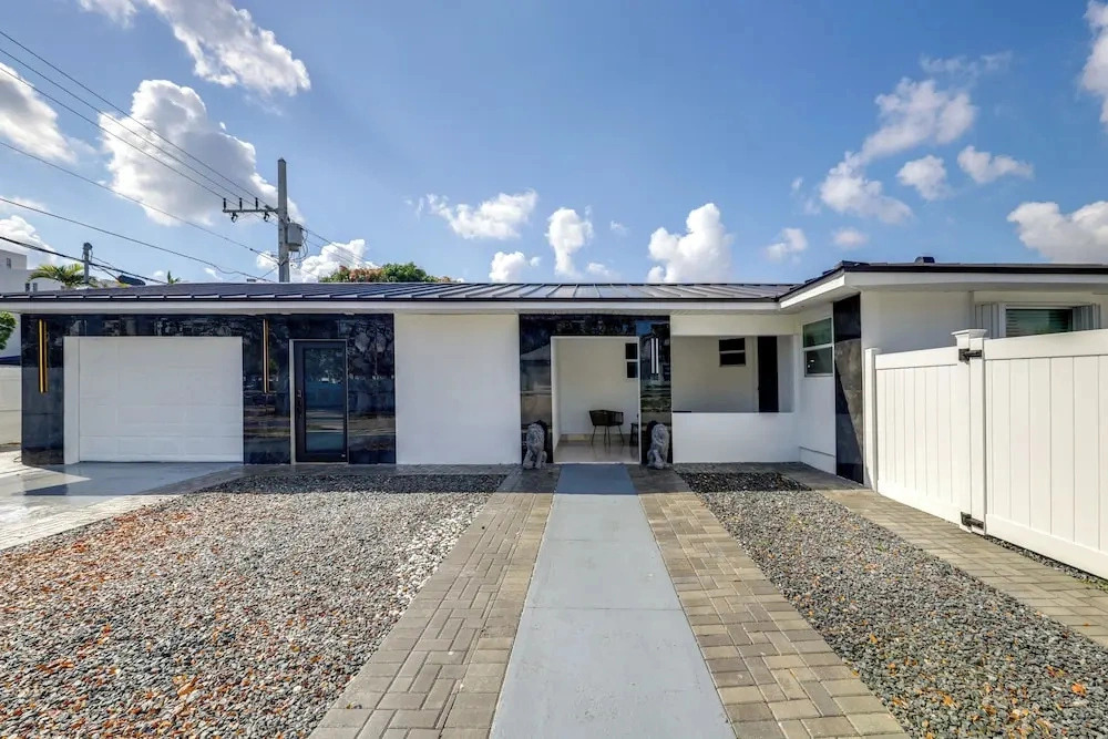 Stroll to Dtwn: Delray Beach Home w/ Outdoor Oasis