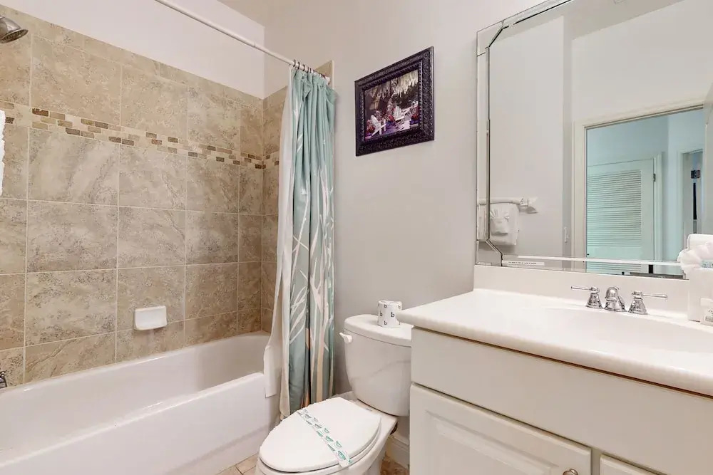 Immaculate Townhome in Upscale Community w/ Pool & Balcony - Near Beach