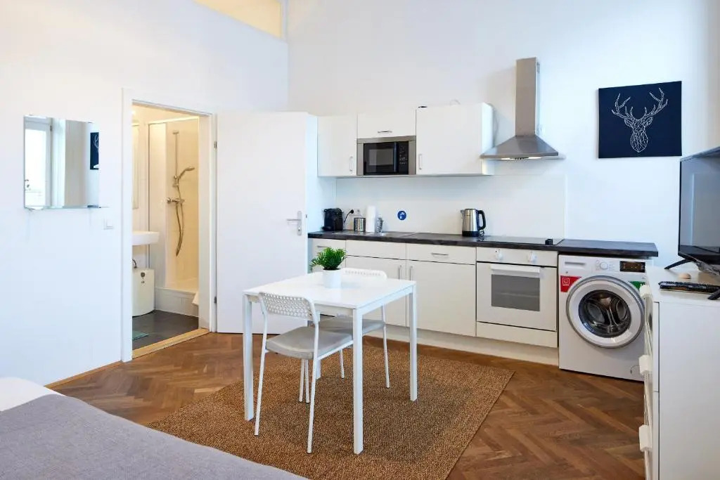Nice Studio Close To Metro III (Adults Only)
