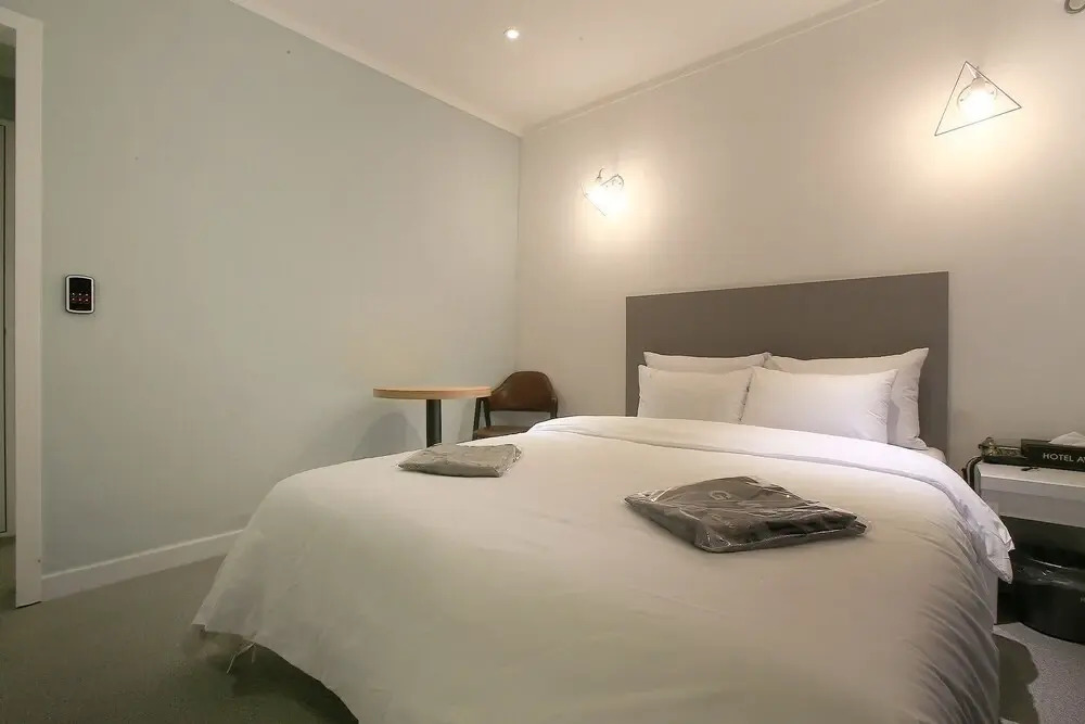 Avenue Hotel