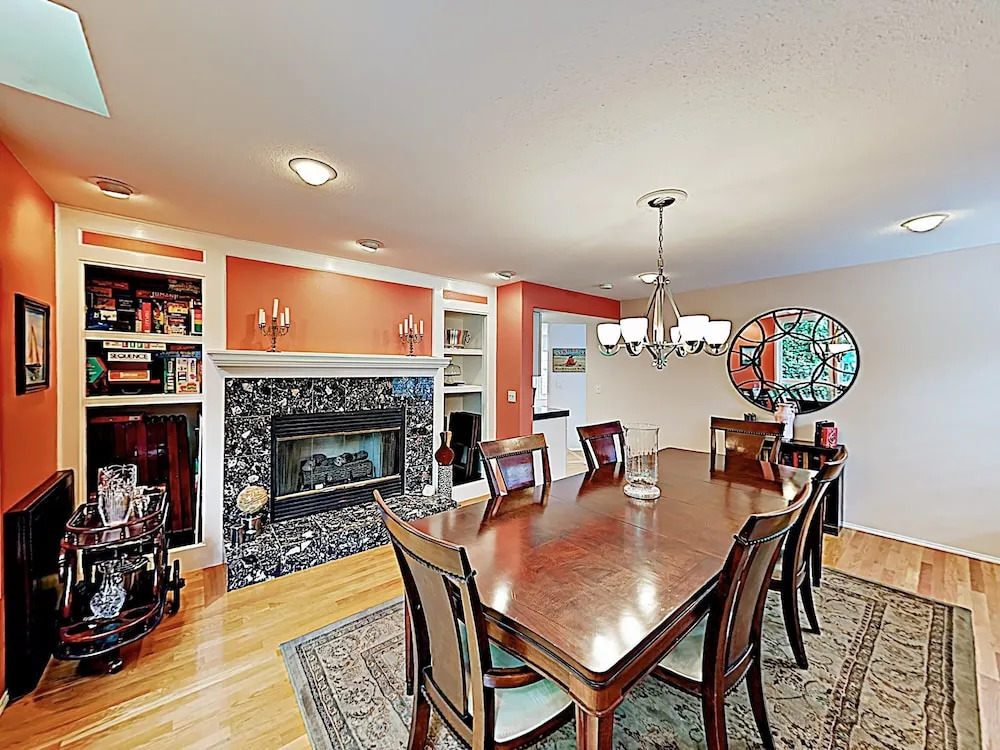 New Listing! Chic Alki Beach W/ Bay Views 4 Bedroom Home