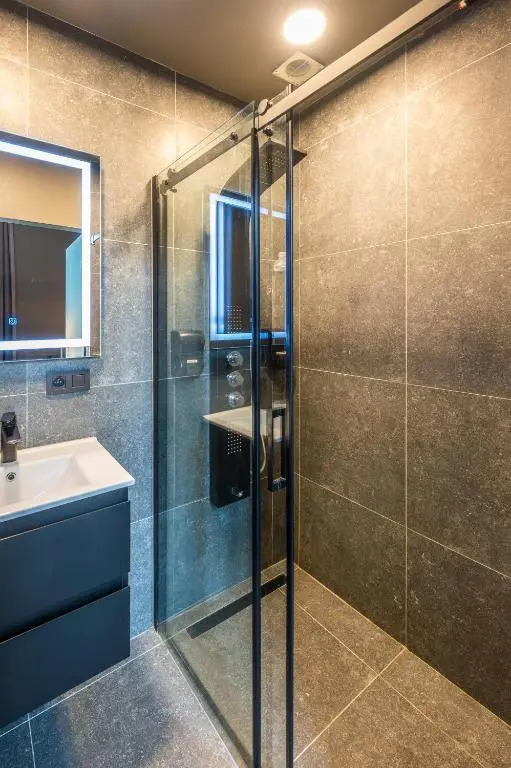 M-otel E40
