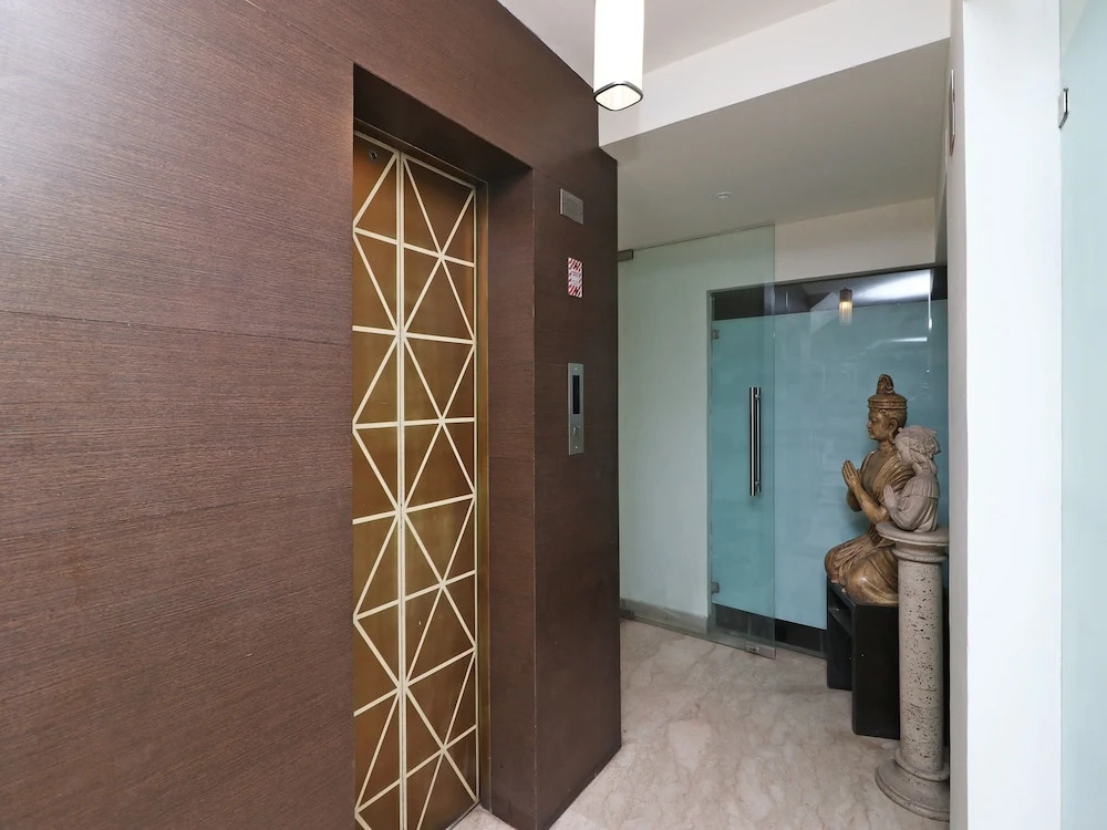 OYO 24067 Hotel Royal Paradise