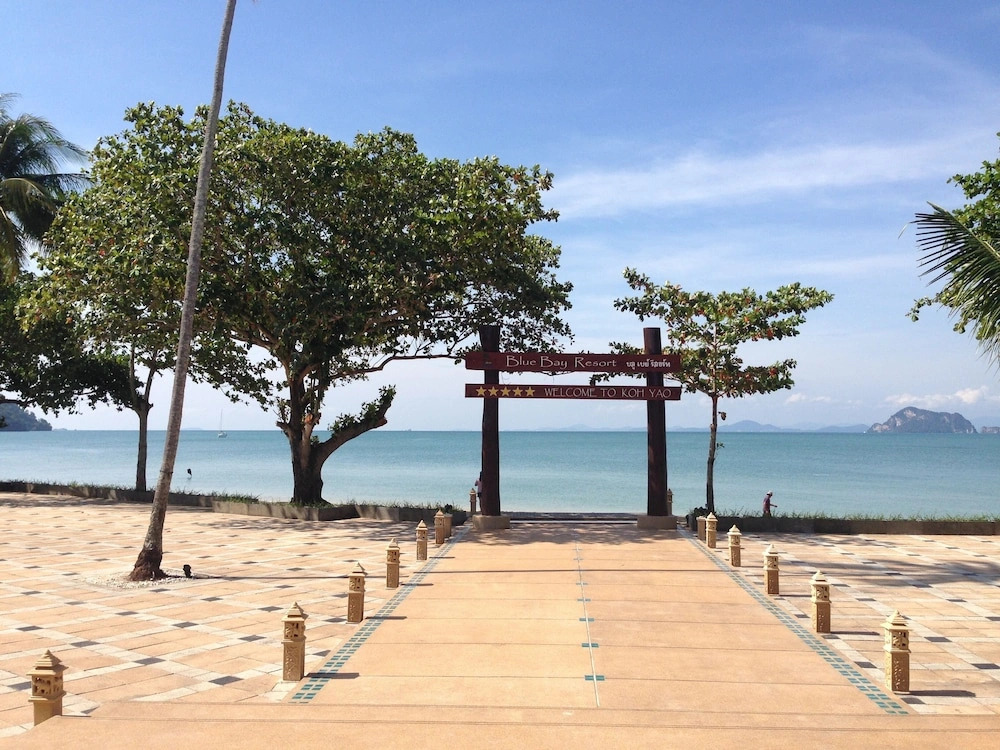 Blue Bay Resort - Access to Pool and Beach-Phuket & Krabi