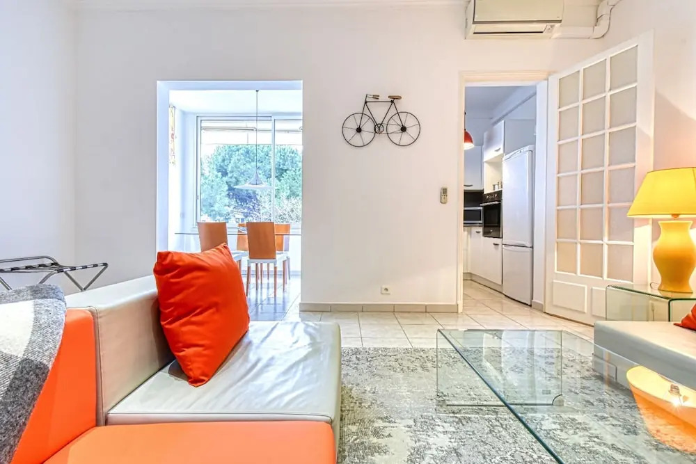 Bright and Beautiful Apartment, 10 Mins From Palais & Croisette