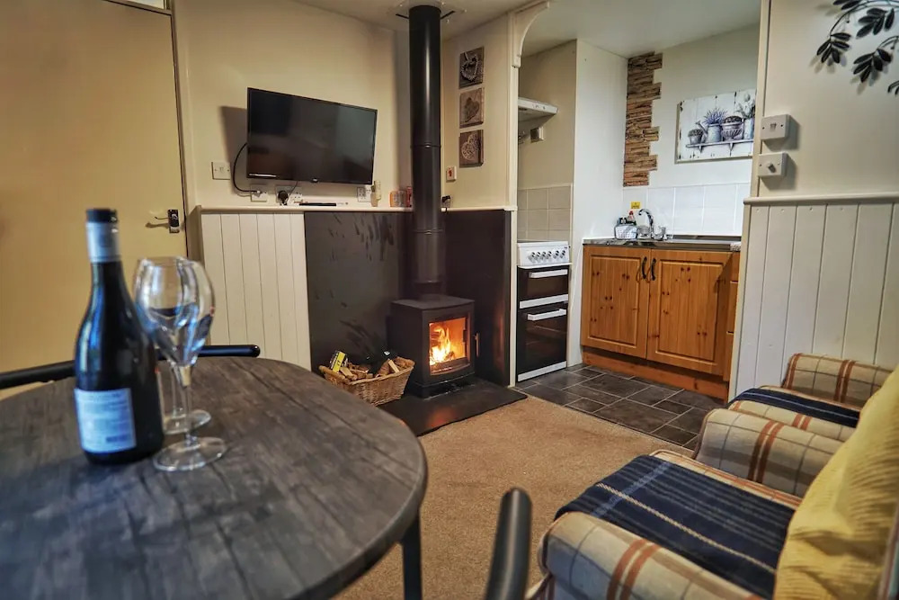 1 Bed 17th Century Stone Cottage in Rural Devon