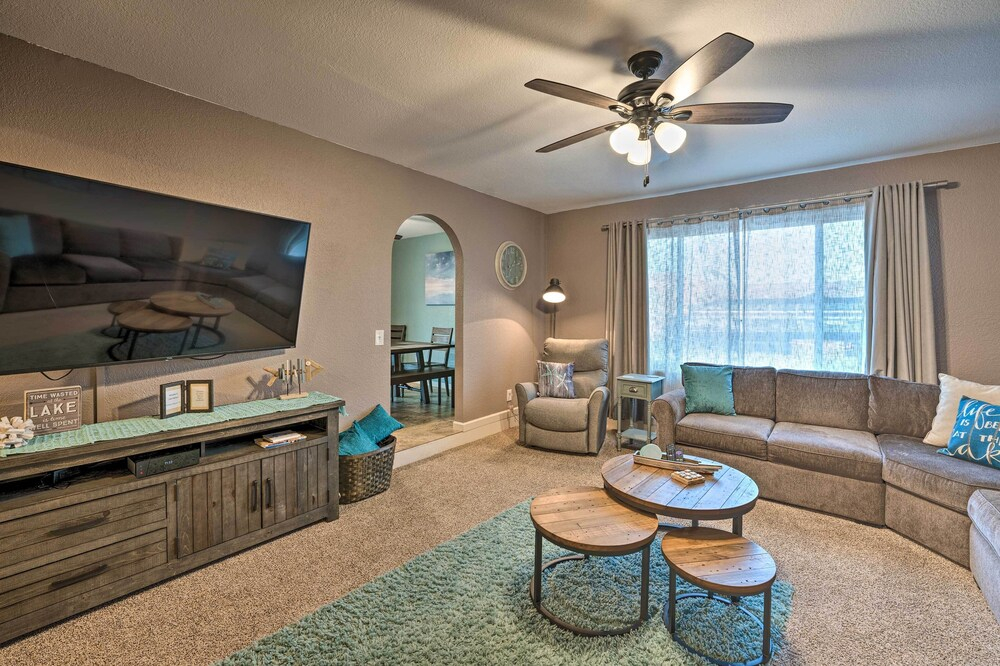 3 Mi to Water: Lake Havasu Gem w/ Fire Pit & Grill