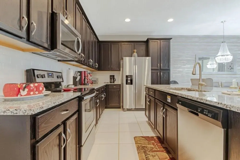 Incredible 5 bed 4 Bath With Private Pool 1598
