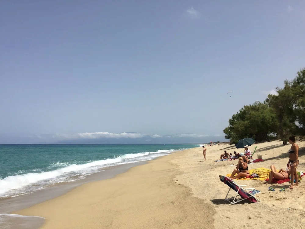 Roseto Beach Club Apartment With Garden Beach Front