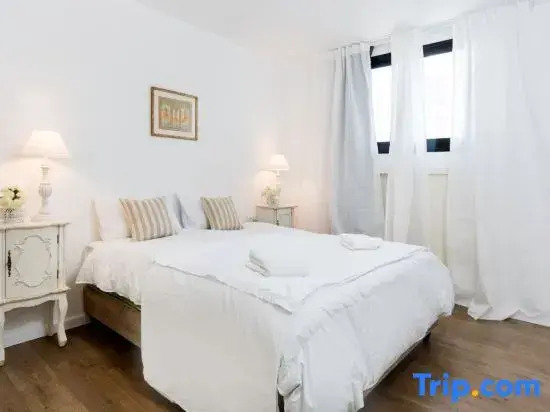 Stylish Spacious 3BR Apartment 5min From the Beach