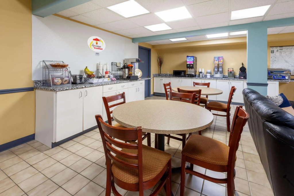 Super 8 by Wyndham Newcomerstown