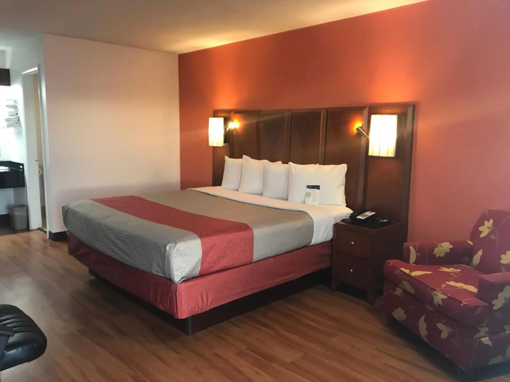 Motel 6-Van Buren, AR I- 40