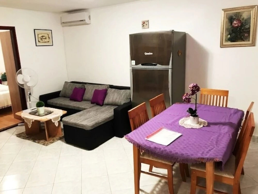 Charming 3-bed Apartment in Vrsi