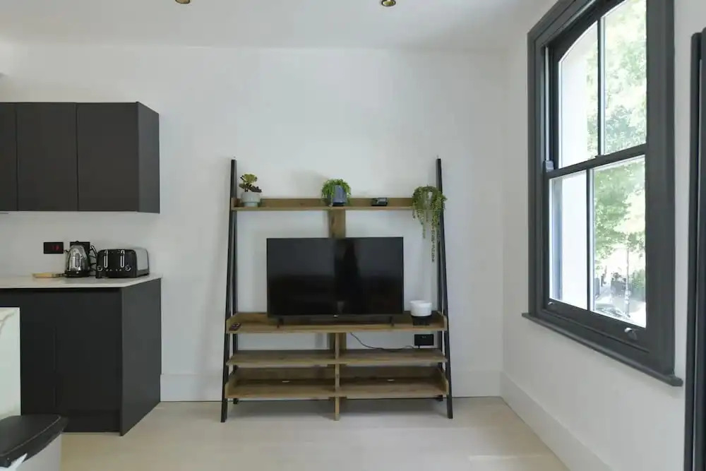 Contemporary 2 Bedroom Apartment on Columbia Road