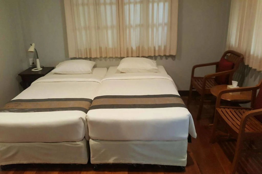 Baan Klang Aow Beach Resort