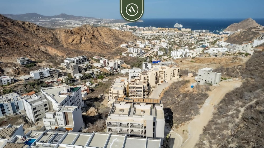 New 2 BR Condo With Private Terrace - BBQ