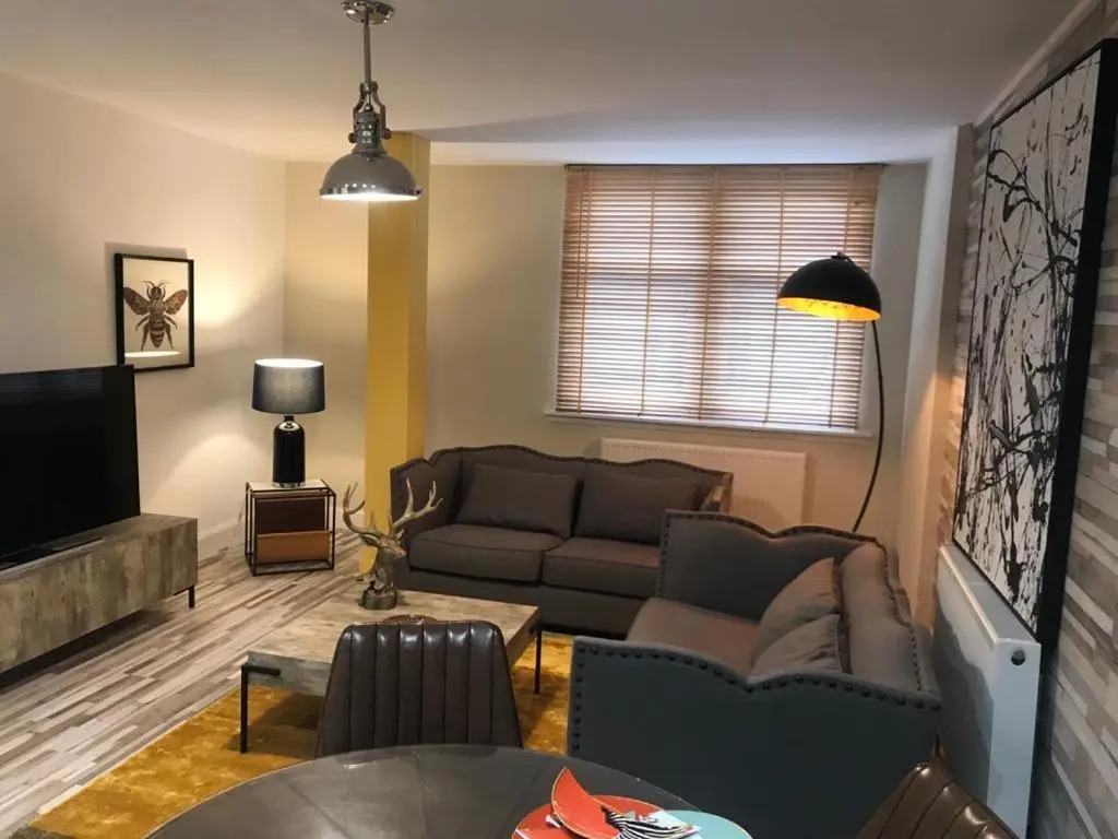 Central Apartment - Moderna