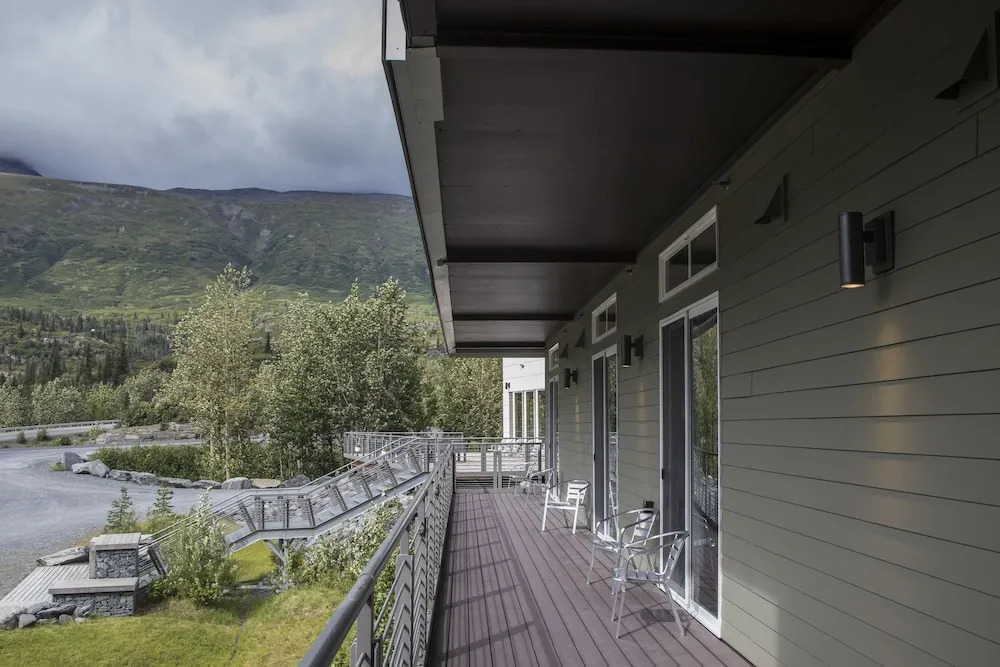 Tsaina Lodge