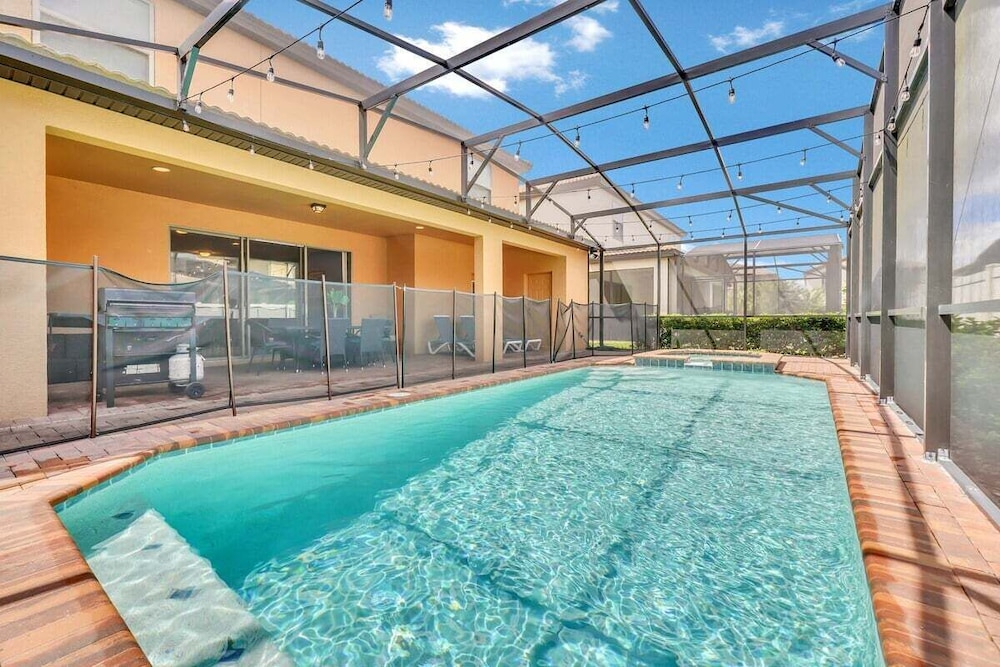 8872ql-backup · Newly Furnished 9BR Villa With Pool/spa