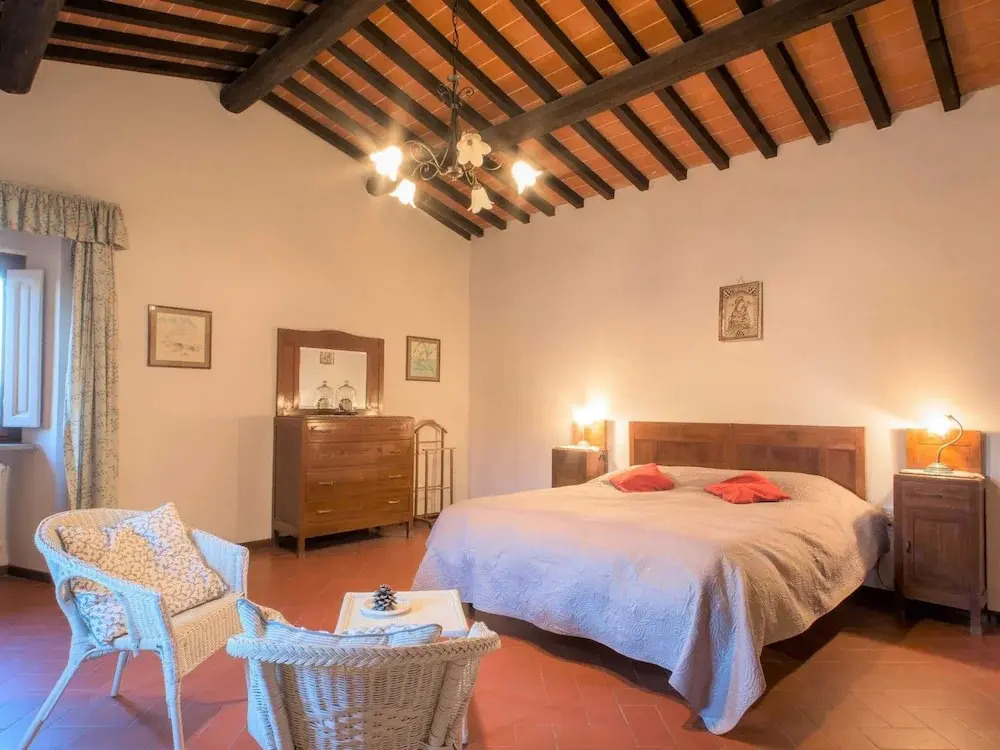 Flat with shared pool and air conditioning