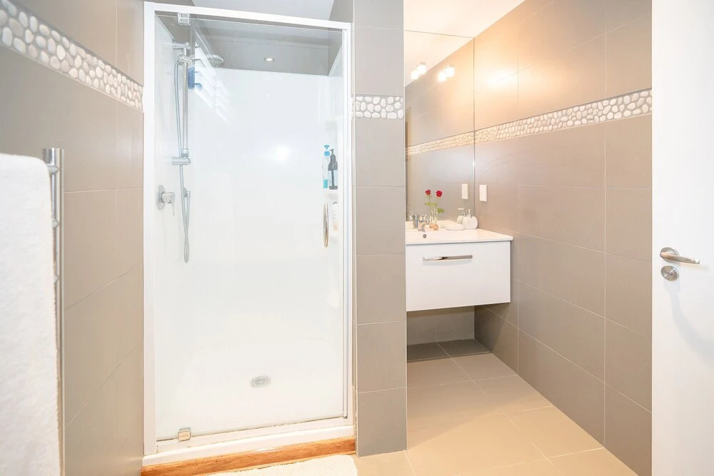 Artemis Modern 2 bedrooms unit in Castor Bay