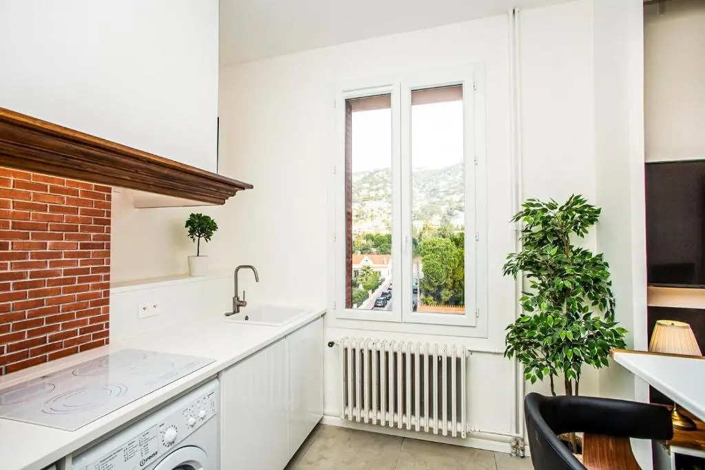 #3 Toulon CENTRE, BALCON, LUMINEUX, STATIONNEMENT FACILE, TOUT CONFORT