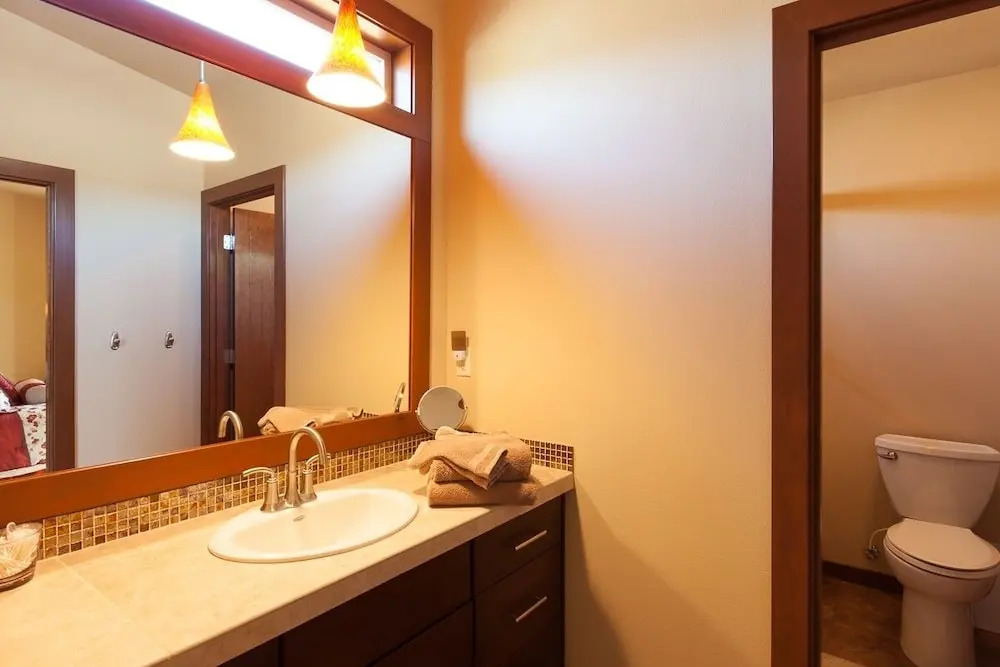 NEW Condo Downwider with Hot Tub, Minutes Away from The Columbia River Gorge by RedAwning