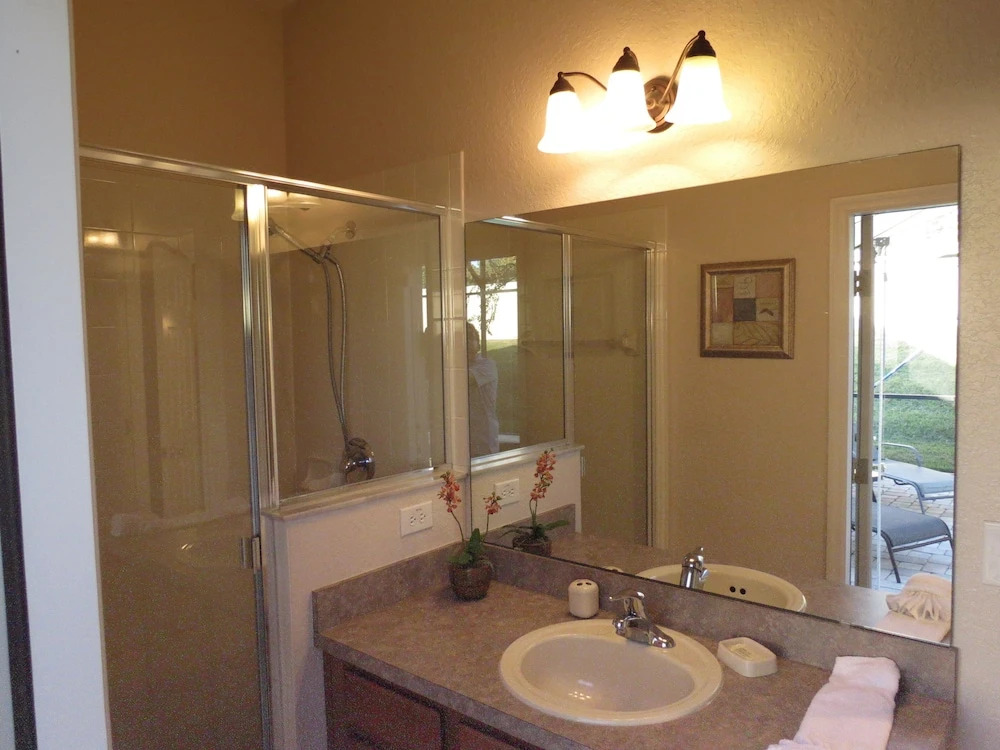 Kissimmee Maingate Area Pool Homes by SVV