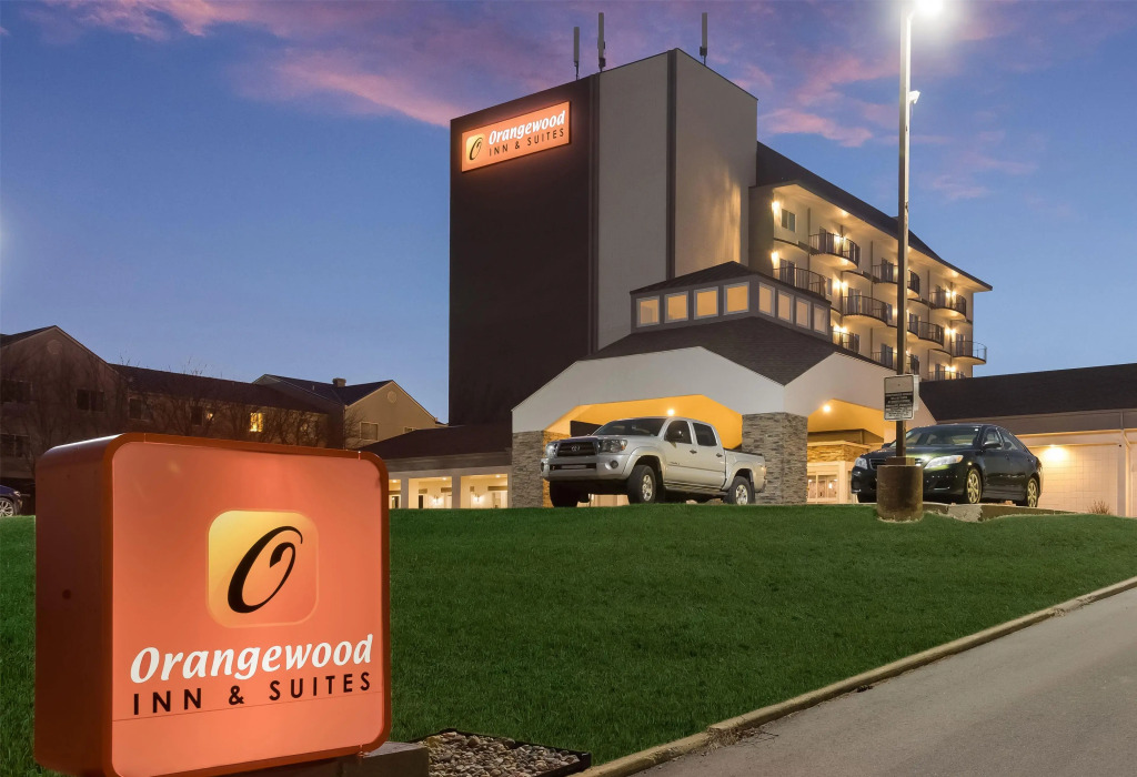 Orangewood Inn & Suites Kansas City Airport