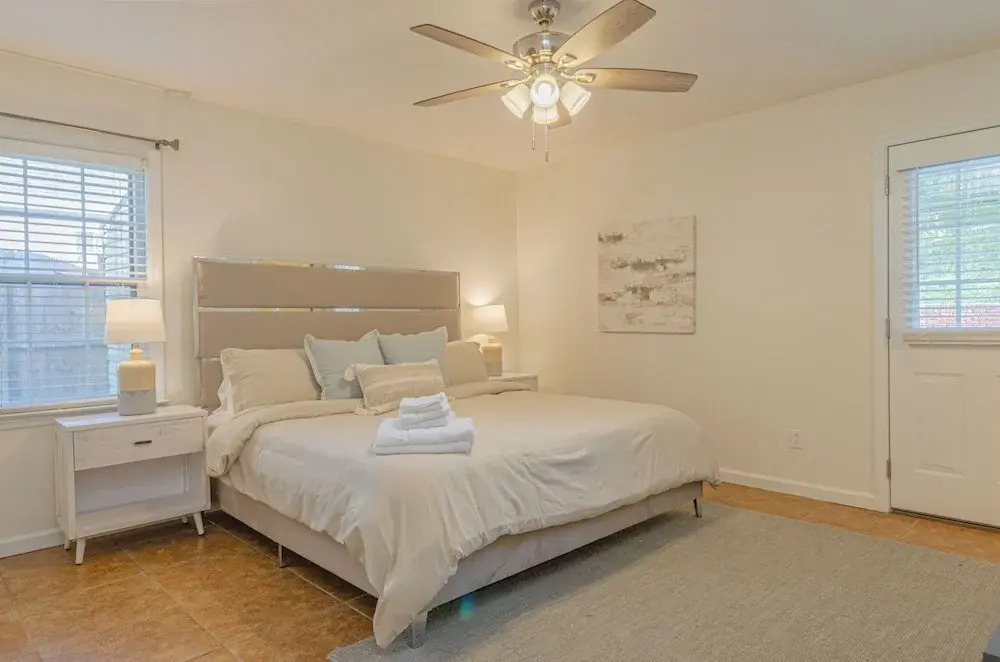 Relaxing 3BR Getaway with Pool and games