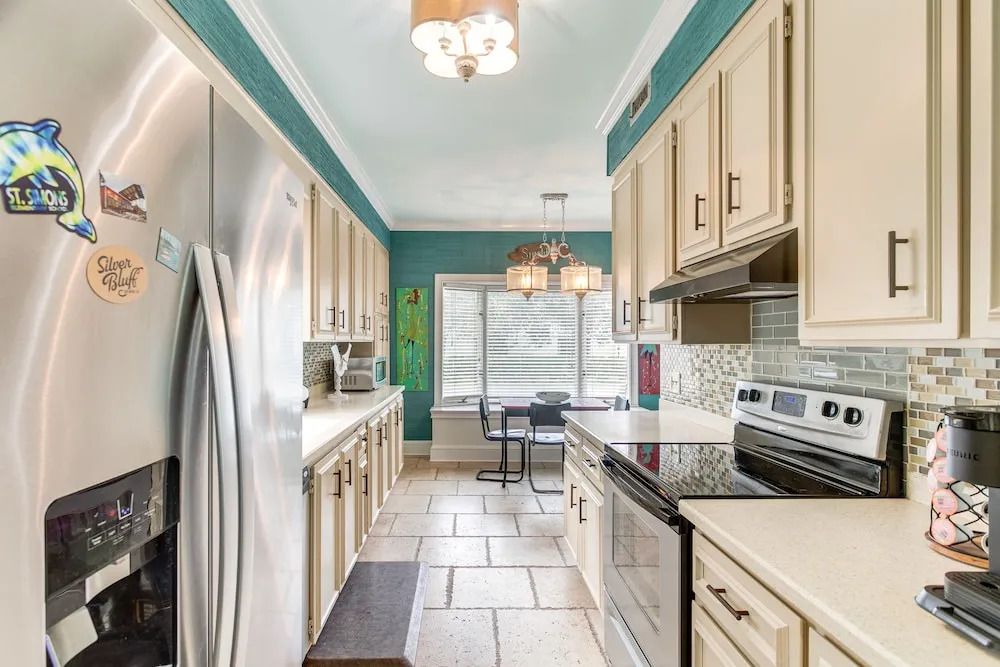 St Simons Island Townhome w/ Balcony + Ocean View!
