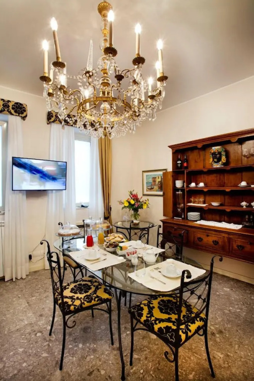 Porta Di Mezzo Luxury Suites & Rooms