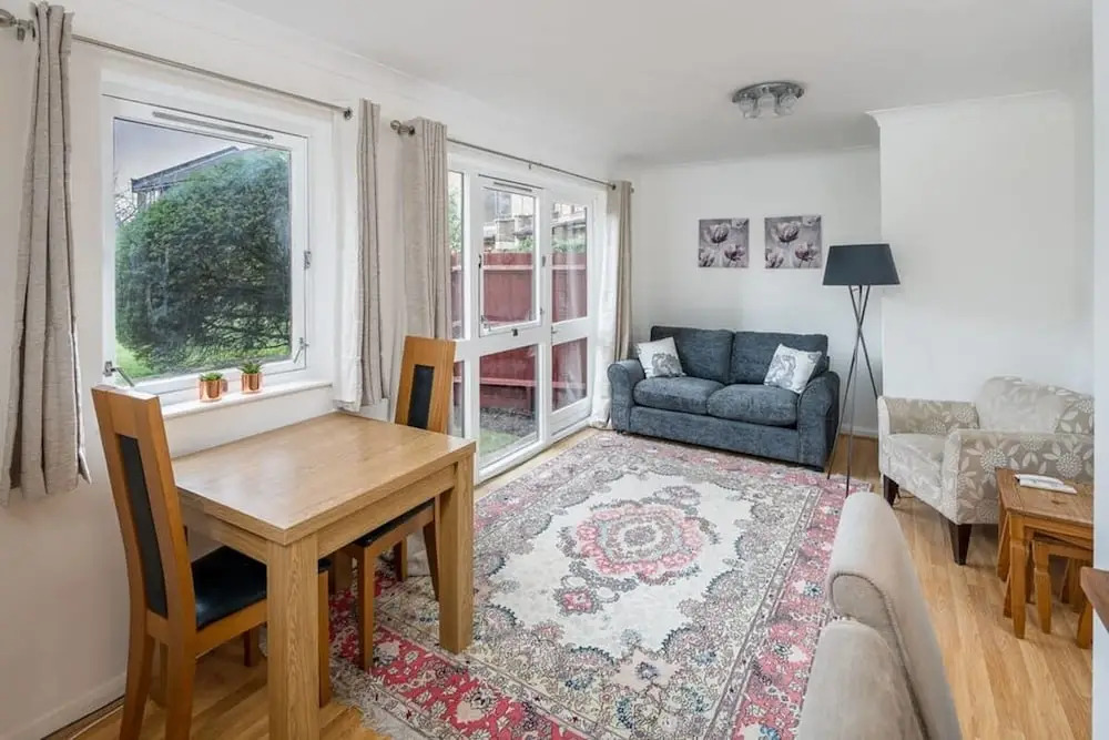Spacious 2 bed Sleeps 5 With Parking nr Chelsea