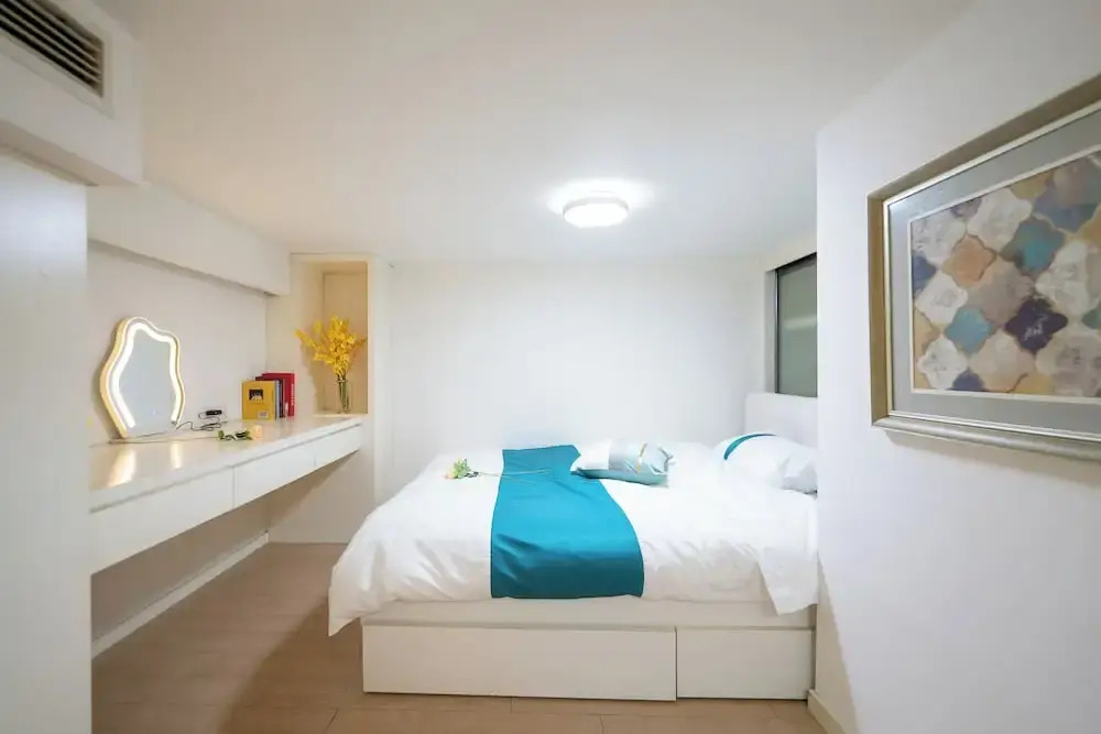 Shanghai Hills & Wanye Prime Stay