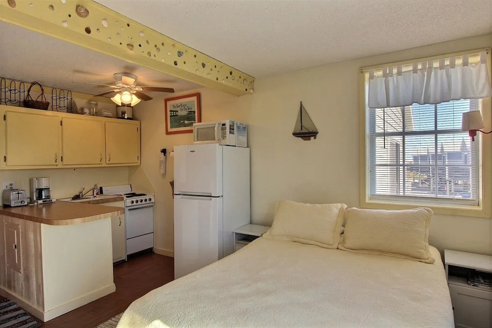 30 Stolen Moments Studio Bedroom Condo