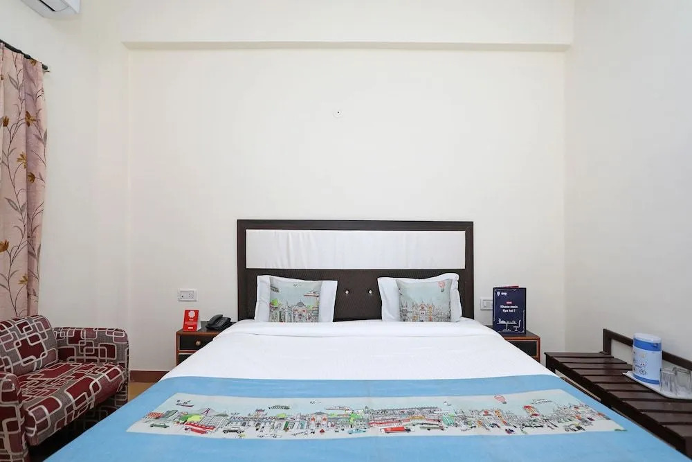 OYO 10413 Hotel Royal Plaza