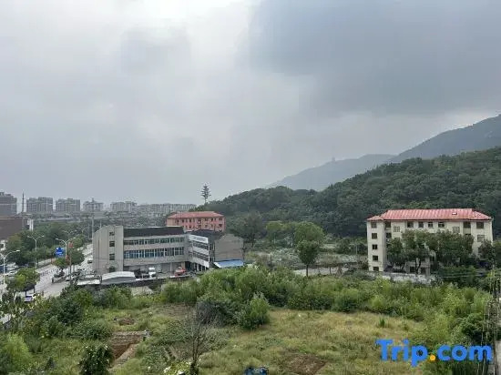 Shell Hotel (Wuxi Longshanshao Subway Station)
