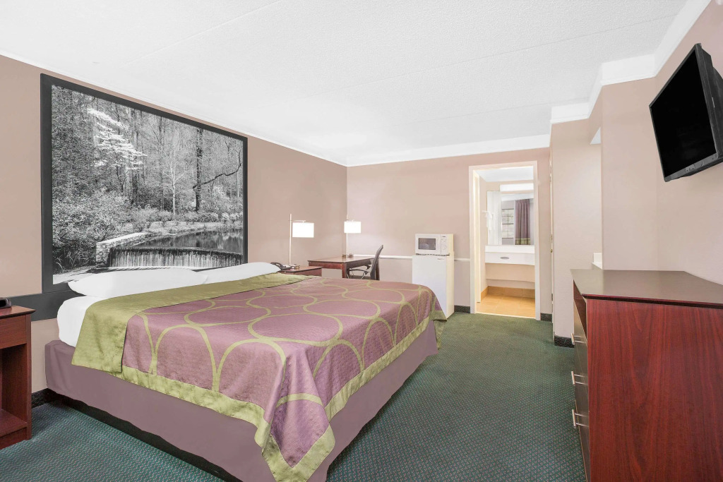 Super 8 by Wyndham Austell/Six Flags
