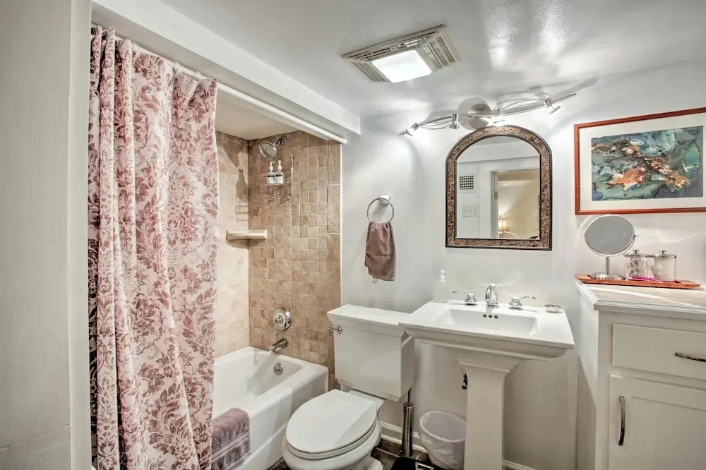 4 Mi to French Quarter: Nola Apt w/ Garden Patio