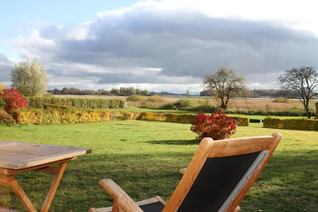 Ferienwohnung Südblick in Groß Zicker in ruhiger Lage mit Terrasse und Meerblick