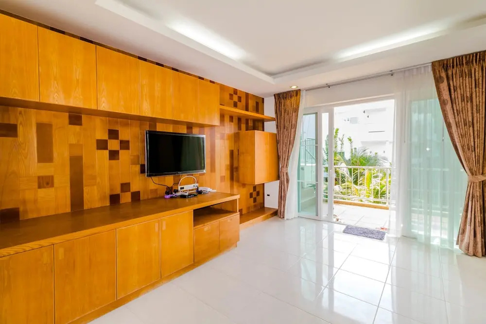 Chalong Hill Tropical Garden Homes