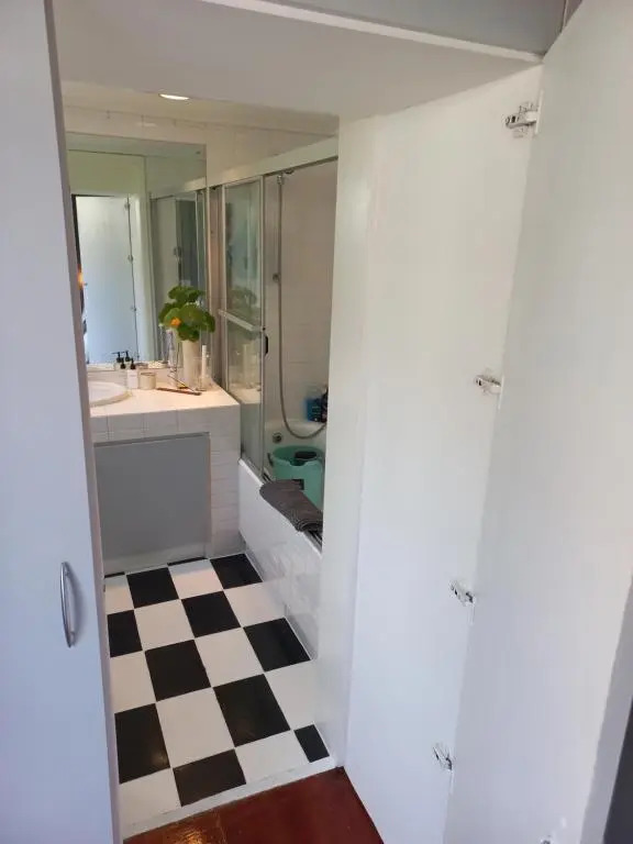 Seaside Getaway @ Swallow House Suite #2