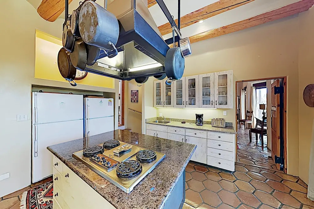 Extraordinary Private W/ Pool & Hot Tubs 6 Bedroom Home