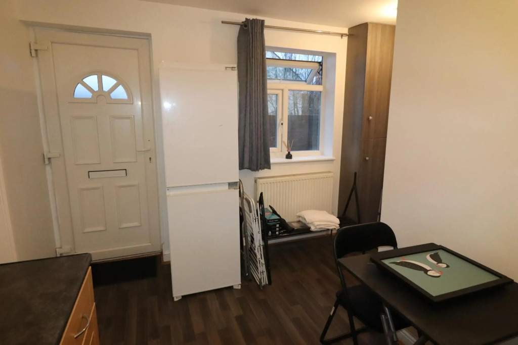 Large Studio Flat - Dartford Town Centre