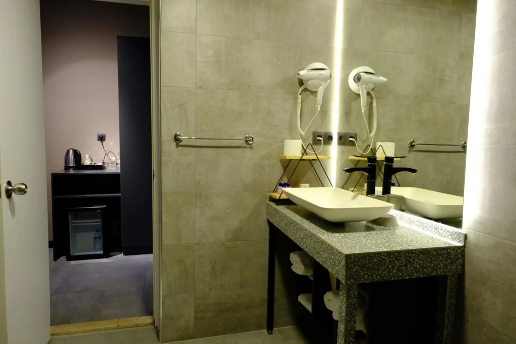 Esin Hotel