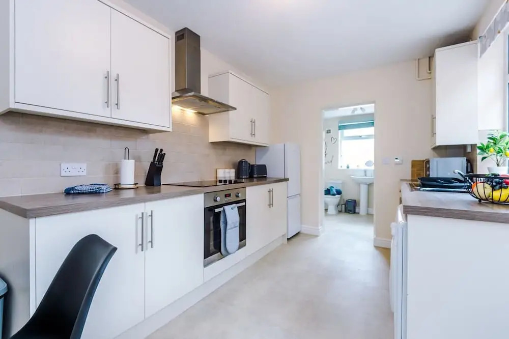 Modern Apartment Perfect for Business Sleeps 4