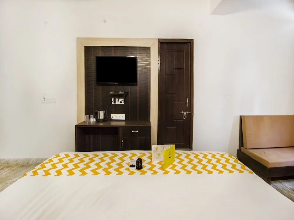 FabHotel Luxurs Gopalpura