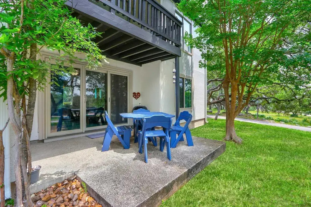 Charming Lakeside Condo - Moments to Lake Fun