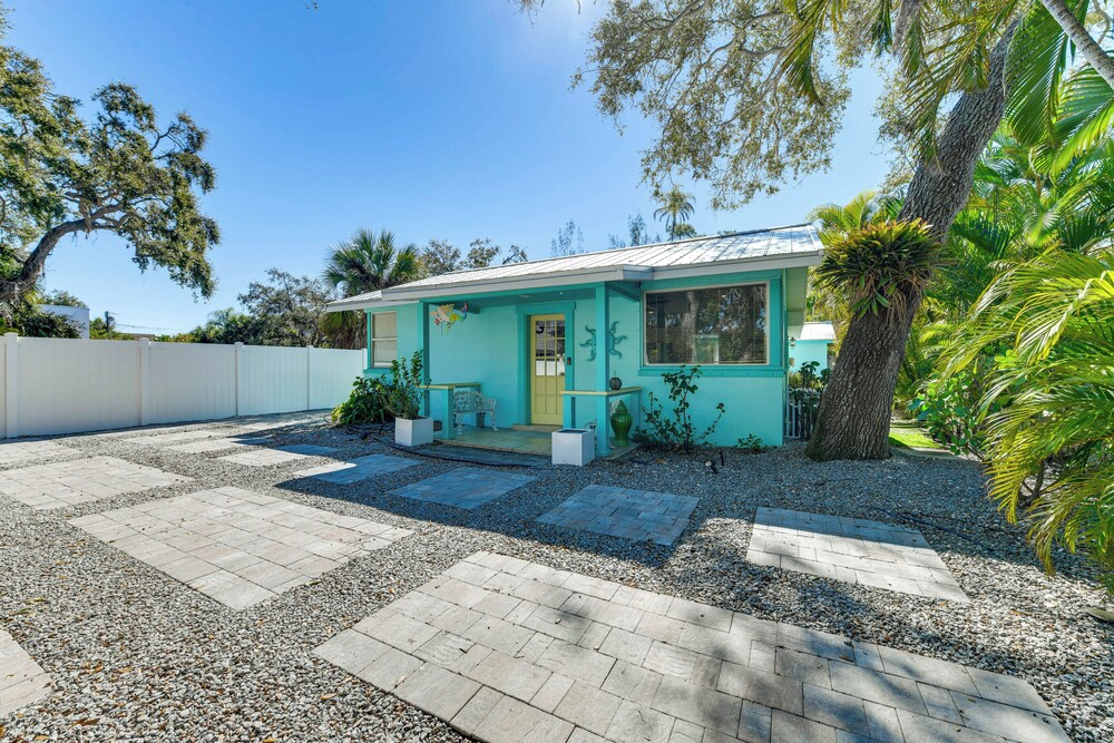 'vintage Mermaid Cottage' 4 Mi to Siesta Key Beach